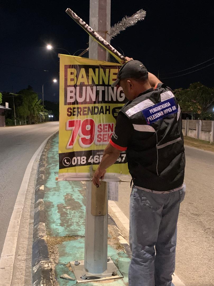 OPERASI PENGUATKUASAAN IKLAN TANPA PERMIT(IKLAN HARAM) DAN IKLAN TAMAT TEMPOH TELAH DILAKSANAKAN SECARA BERKALA OLEH UNIT PENGUATKUASAAN PELESENAN, BAHAGIAN PELESENAN MPKB-BRI