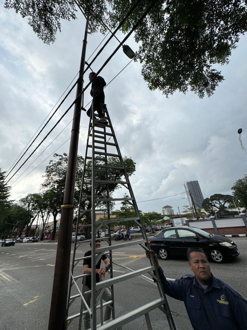 LAMPU2
